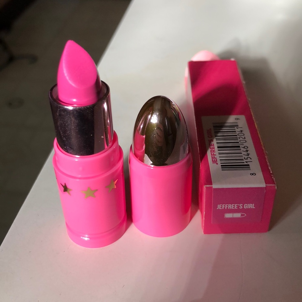 Jeffree Star lip ammunition shade “Jeffree’s Girl”